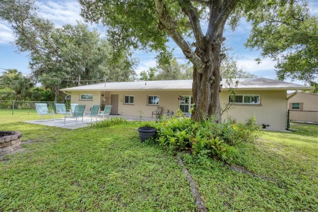 На продажу: $325,000 (3 спален, 2 ванн, 1323 Квадратных фут)