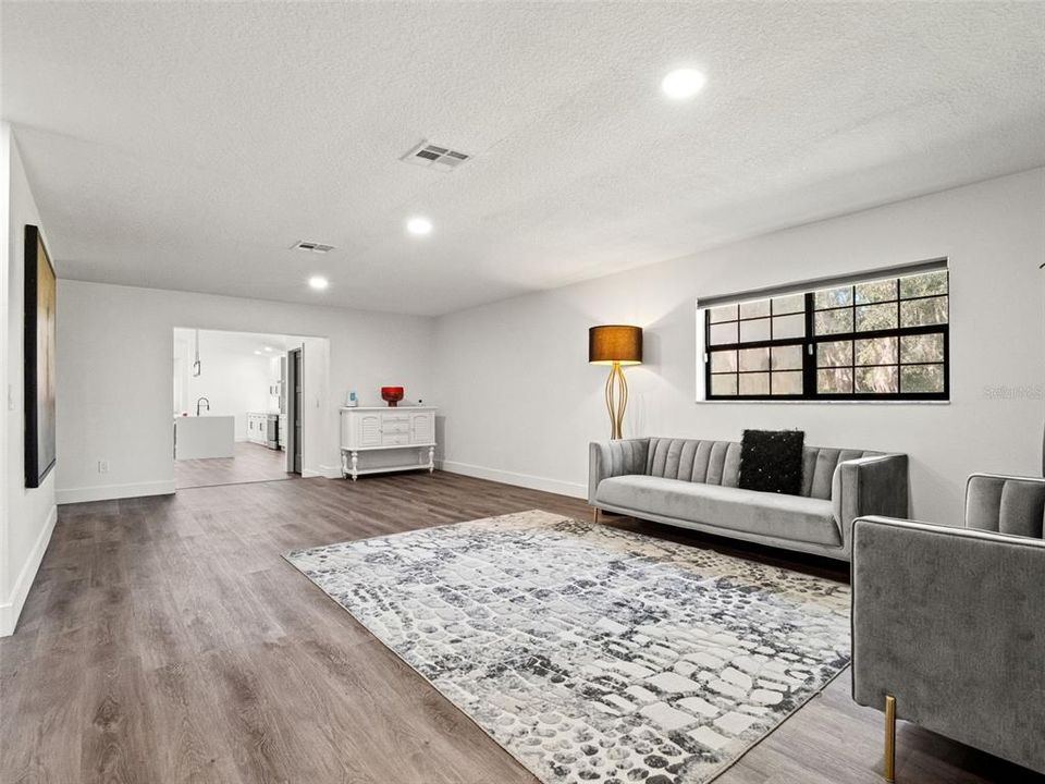 En Venta: $1,249,000 (5 camas, 4 baños, 3631 Pies cuadrados)