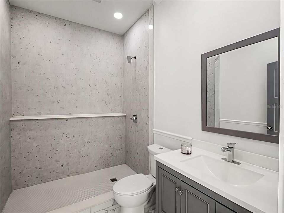 En Venta: $1,249,000 (5 camas, 4 baños, 3631 Pies cuadrados)