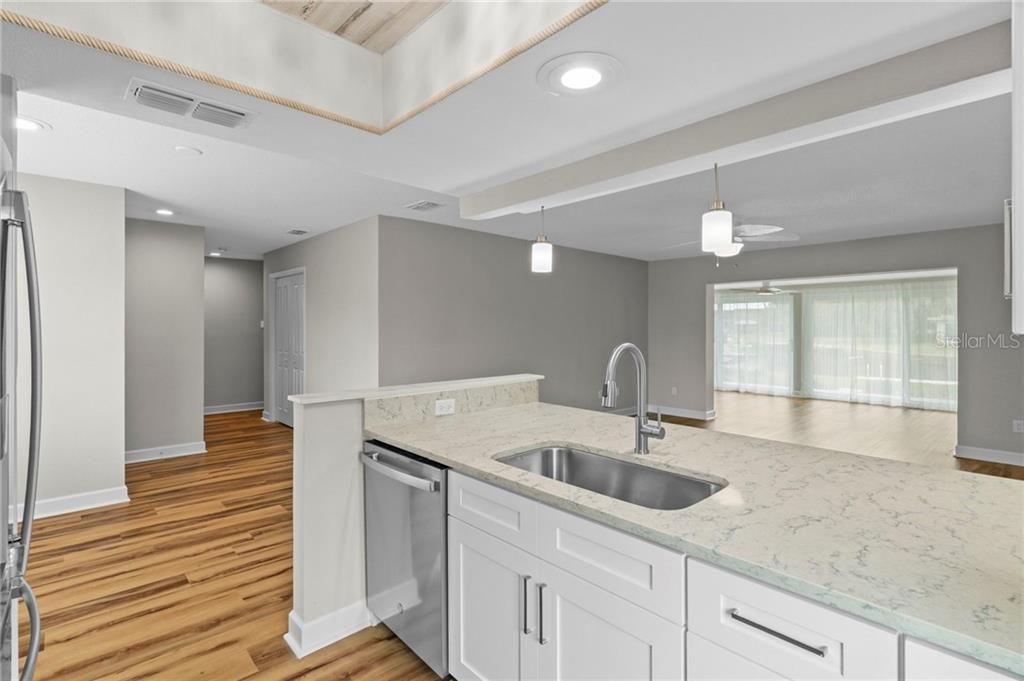 For Sale: $190,000 (2 beds, 2 baths, 1584 Square Feet)