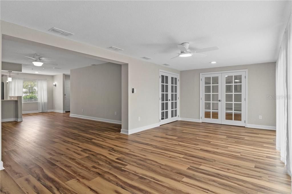 For Sale: $190,000 (2 beds, 2 baths, 1584 Square Feet)