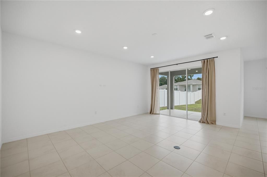 На продажу: $387,500 (4 спален, 3 ванн, 2011 Квадратных фут)