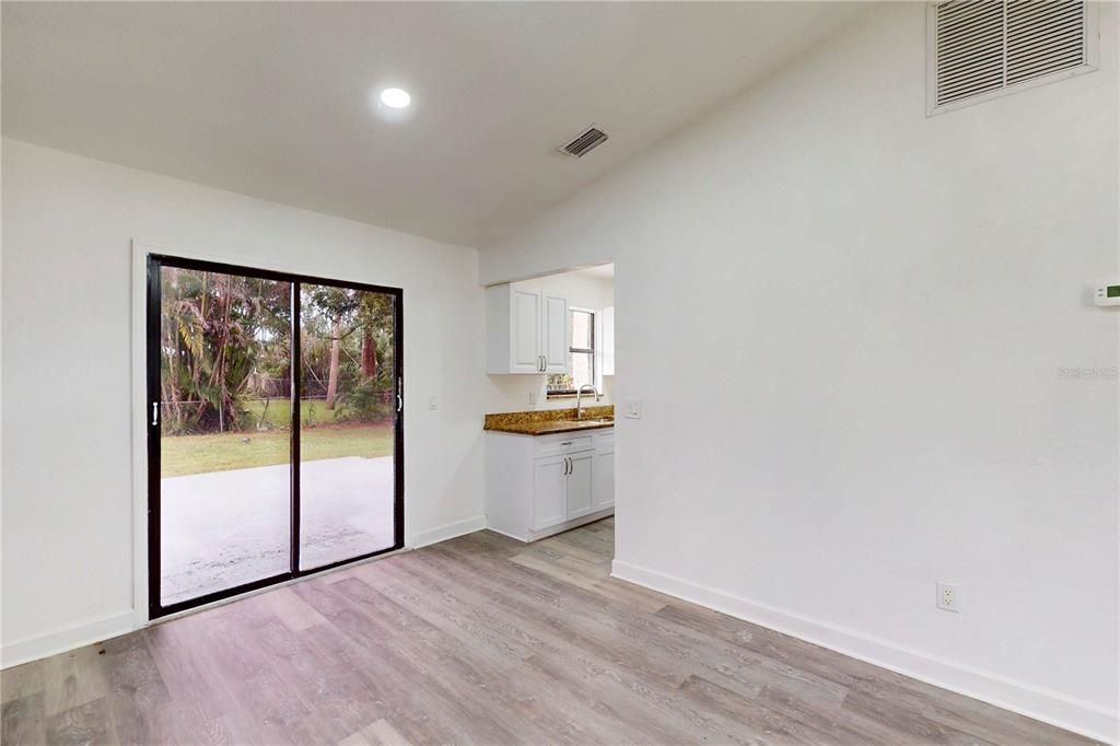 En Venta: $369,000 (3 camas, 2 baños, 1500 Pies cuadrados)
