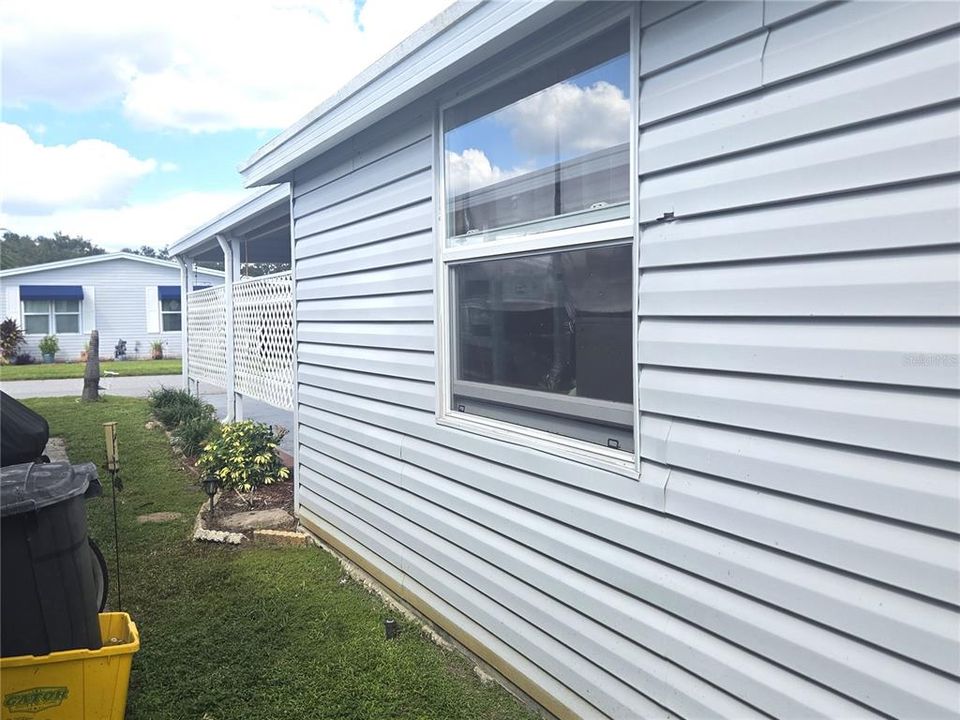 For Sale: $199,900 (2 beds, 2 baths, 1196 Square Feet)