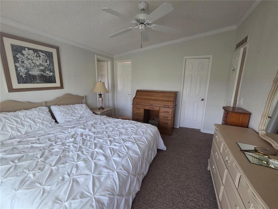 For Sale: $199,900 (2 beds, 2 baths, 1196 Square Feet)