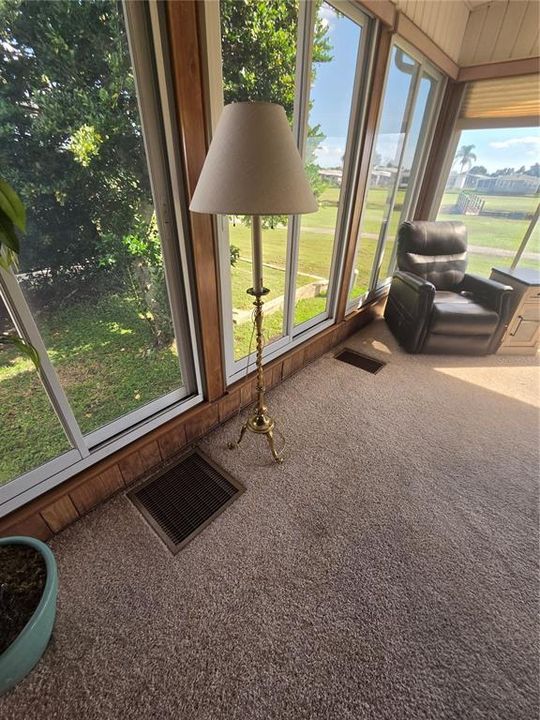 For Sale: $199,900 (2 beds, 2 baths, 1196 Square Feet)