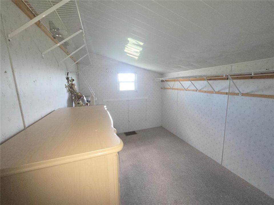 For Sale: $199,900 (2 beds, 2 baths, 1196 Square Feet)