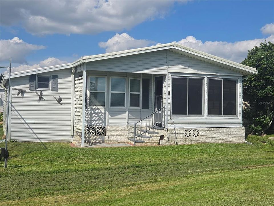 For Sale: $199,900 (2 beds, 2 baths, 1196 Square Feet)