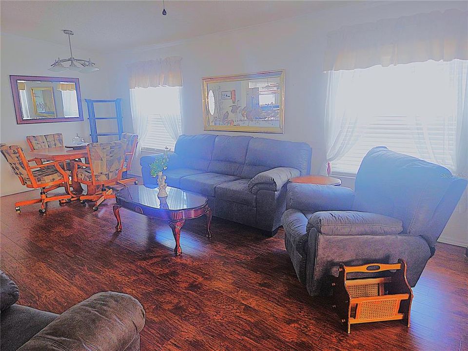 For Sale: $199,900 (2 beds, 2 baths, 1196 Square Feet)