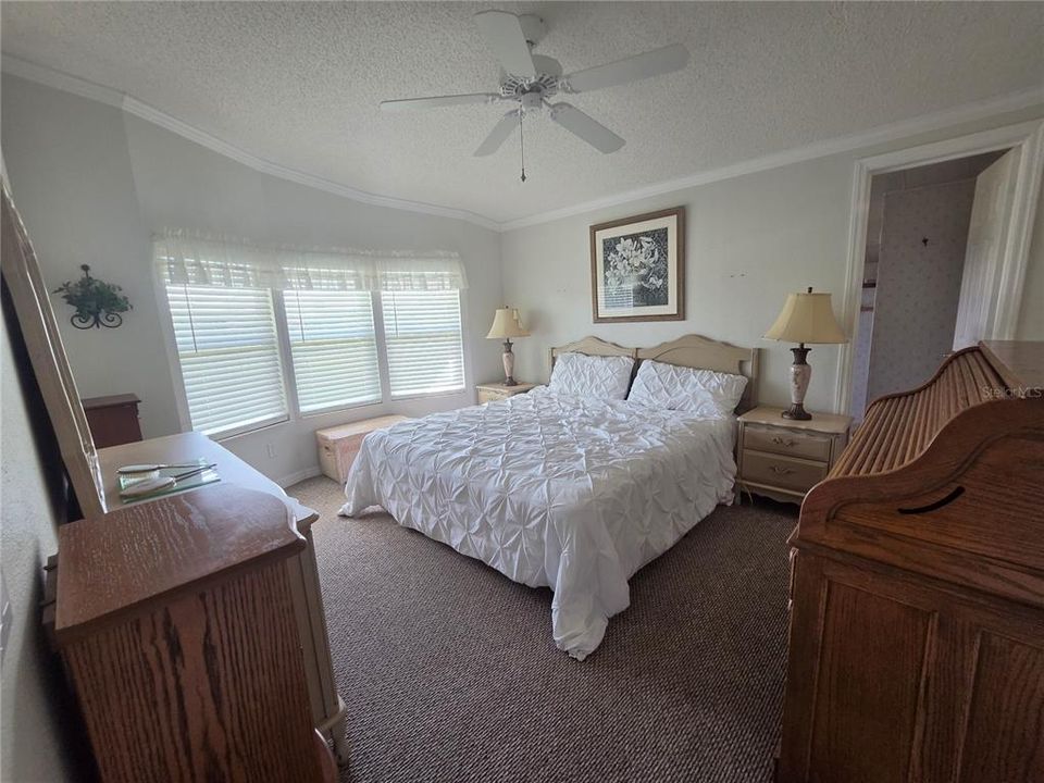 For Sale: $199,900 (2 beds, 2 baths, 1196 Square Feet)