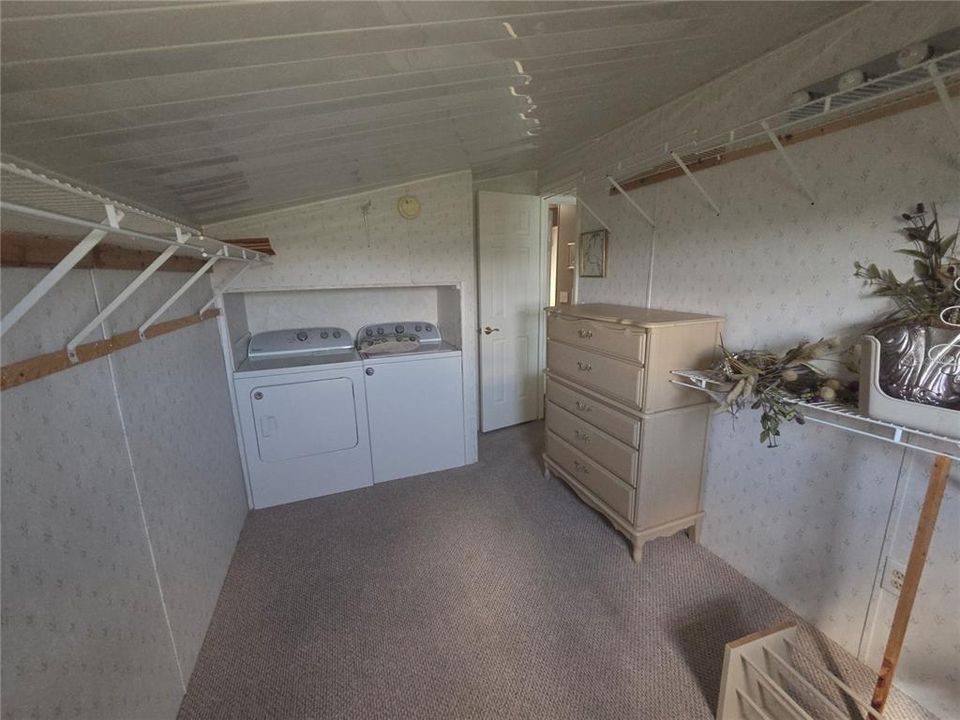 For Sale: $199,900 (2 beds, 2 baths, 1196 Square Feet)
