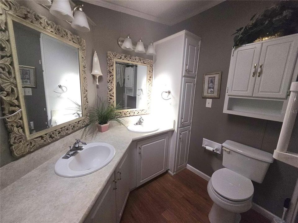 For Sale: $199,900 (2 beds, 2 baths, 1196 Square Feet)