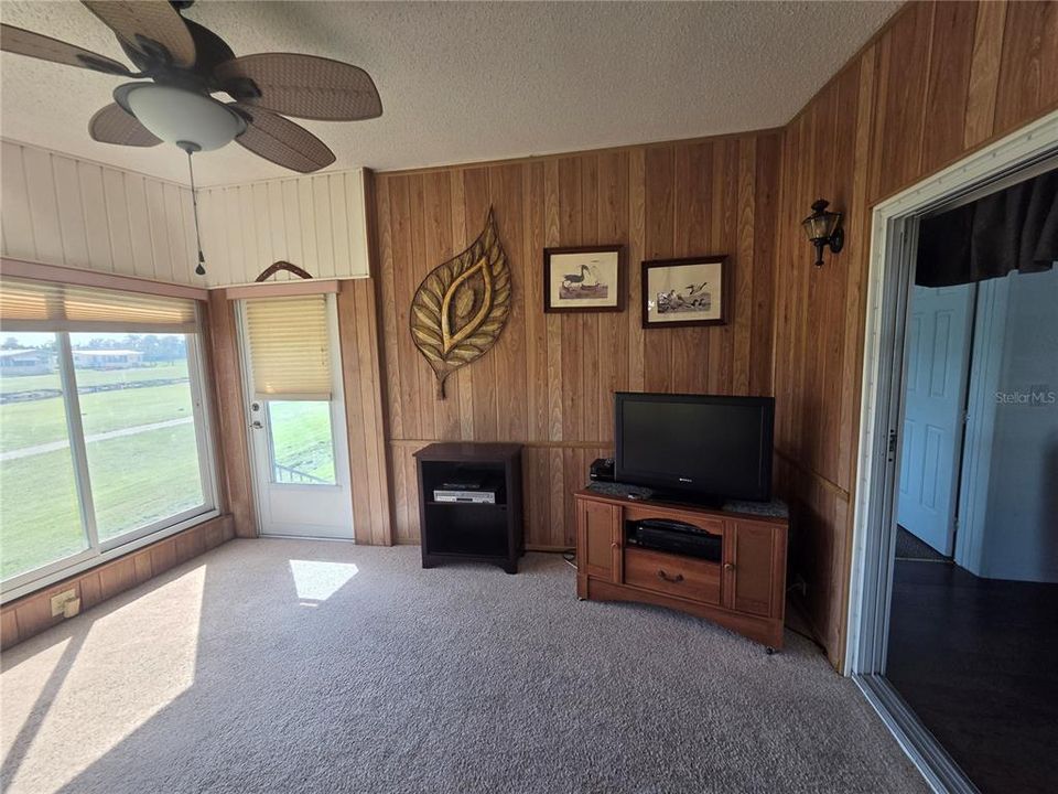 For Sale: $199,900 (2 beds, 2 baths, 1196 Square Feet)