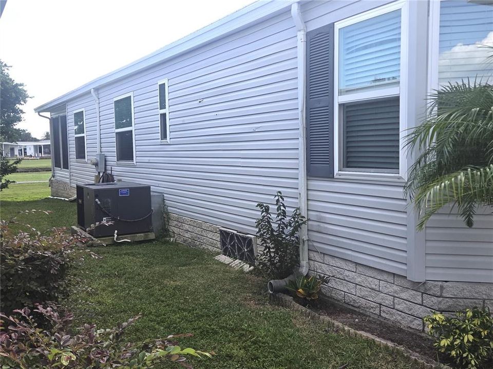 For Sale: $199,900 (2 beds, 2 baths, 1196 Square Feet)