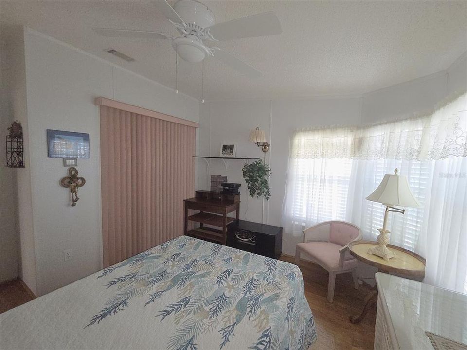 For Sale: $199,900 (2 beds, 2 baths, 1196 Square Feet)