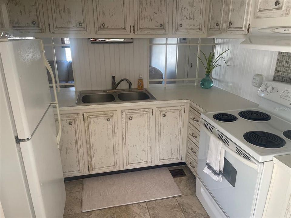 For Sale: $115,000 (1 beds, 1 baths, 640 Square Feet)