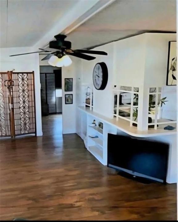 For Sale: $115,000 (1 beds, 1 baths, 640 Square Feet)