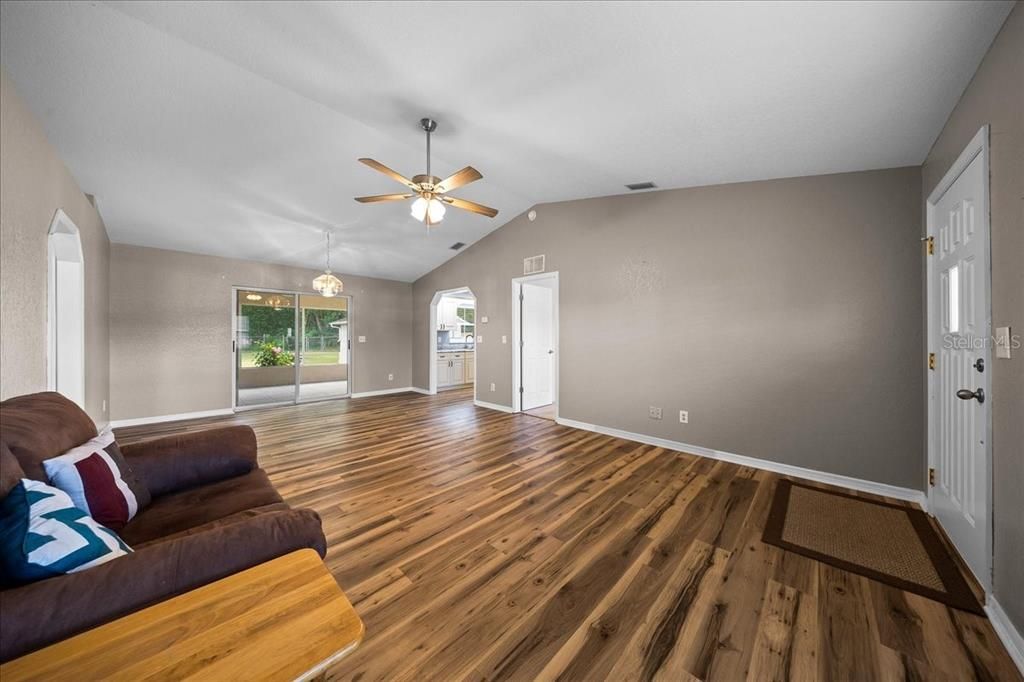 For Sale: $339,000 (3 beds, 2 baths, 1303 Square Feet)