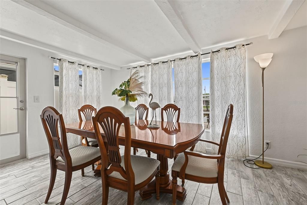 В аренду: $2,750 (2 спален, 1 ванн, 1048 Квадратных фут)