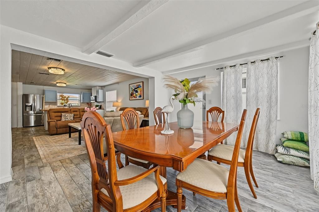 В аренду: $2,750 (2 спален, 1 ванн, 1048 Квадратных фут)