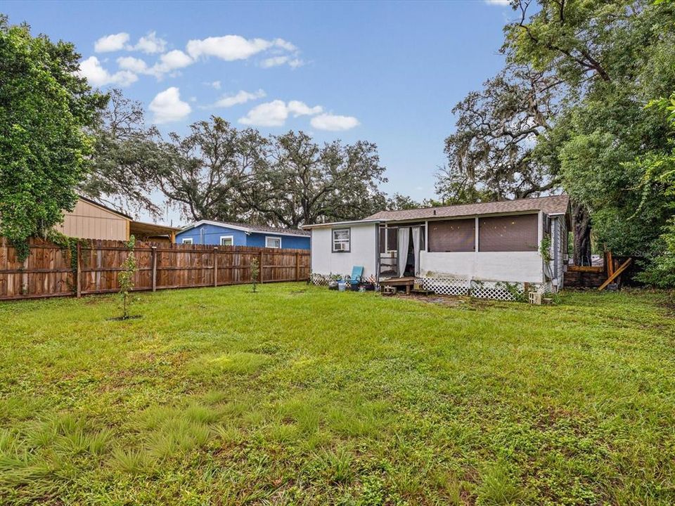 For Sale: $235,000 (2 beds, 1 baths, 852 Square Feet)