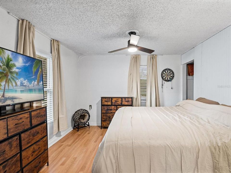 For Sale: $235,000 (2 beds, 1 baths, 852 Square Feet)