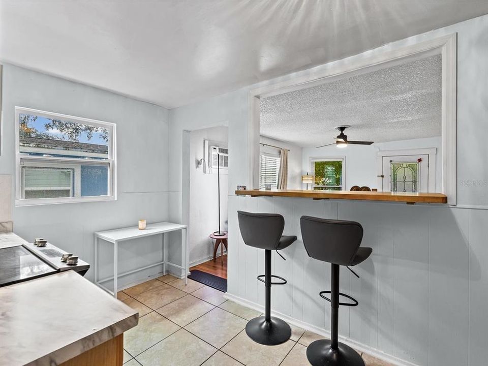 For Sale: $235,000 (2 beds, 1 baths, 852 Square Feet)