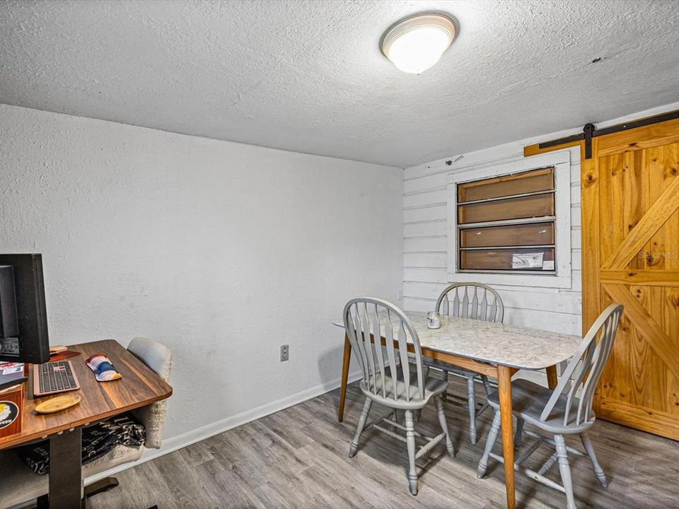 For Sale: $235,000 (2 beds, 1 baths, 852 Square Feet)
