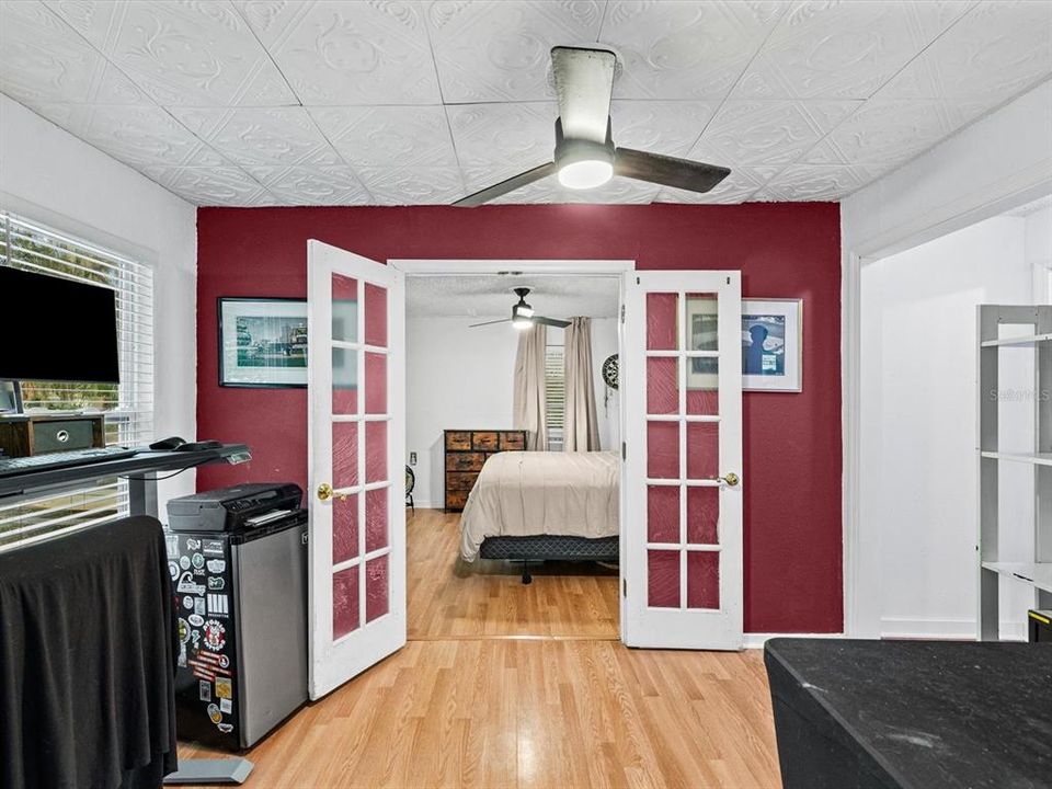 For Sale: $235,000 (2 beds, 1 baths, 852 Square Feet)