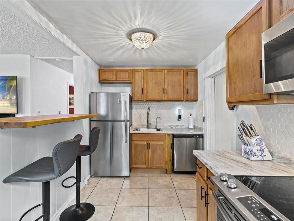 For Sale: $235,000 (2 beds, 1 baths, 852 Square Feet)