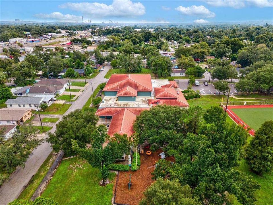 For Sale: $235,000 (2 beds, 1 baths, 852 Square Feet)