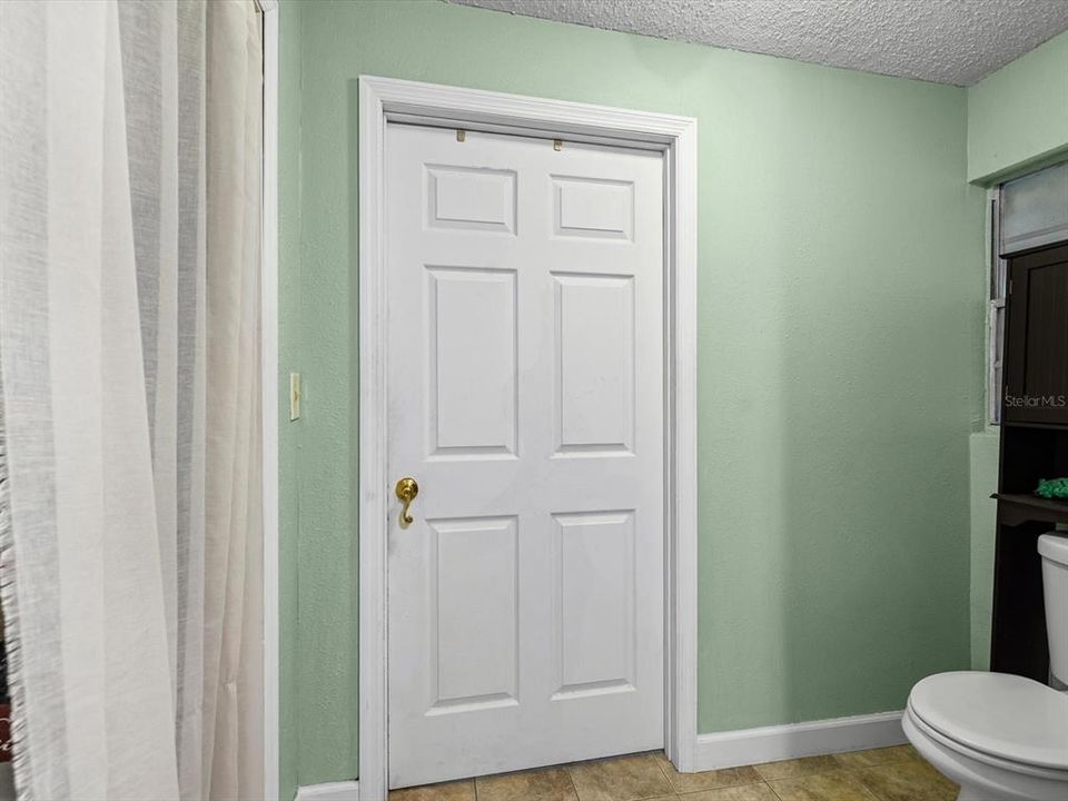 For Sale: $235,000 (2 beds, 1 baths, 852 Square Feet)