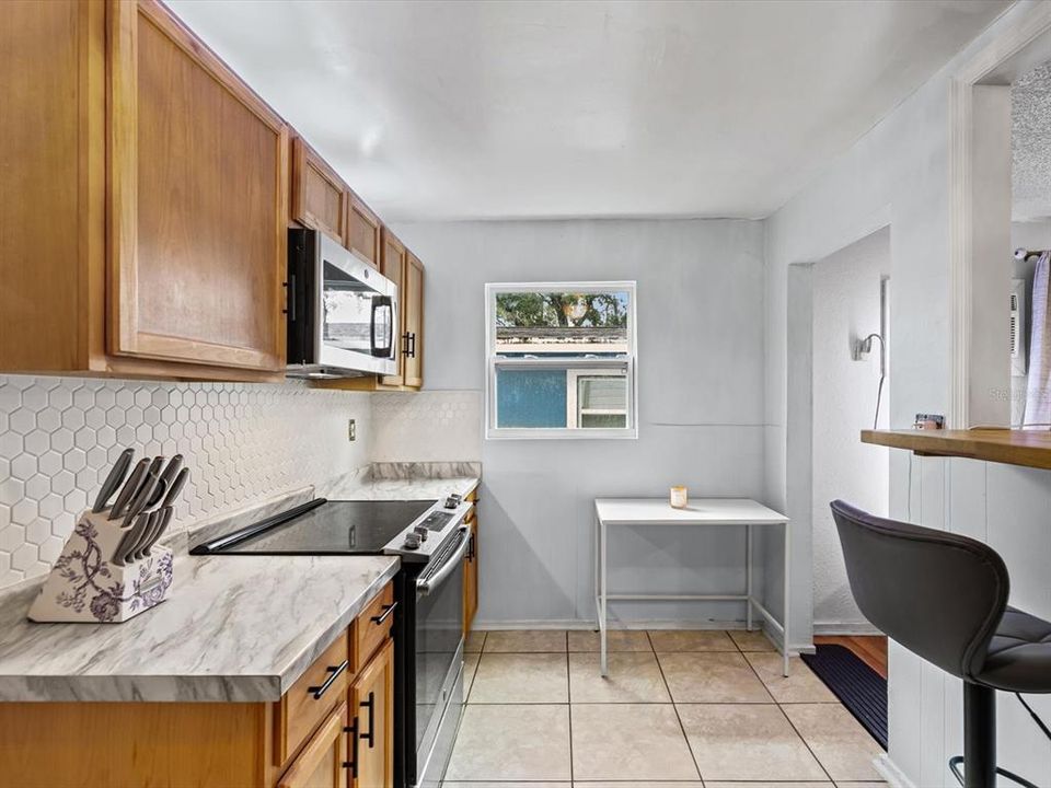 For Sale: $235,000 (2 beds, 1 baths, 852 Square Feet)