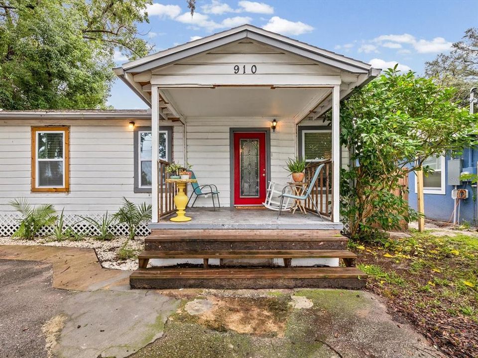 For Sale: $235,000 (2 beds, 1 baths, 852 Square Feet)