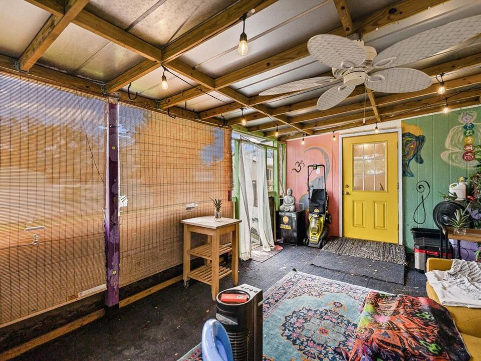For Sale: $235,000 (2 beds, 1 baths, 852 Square Feet)