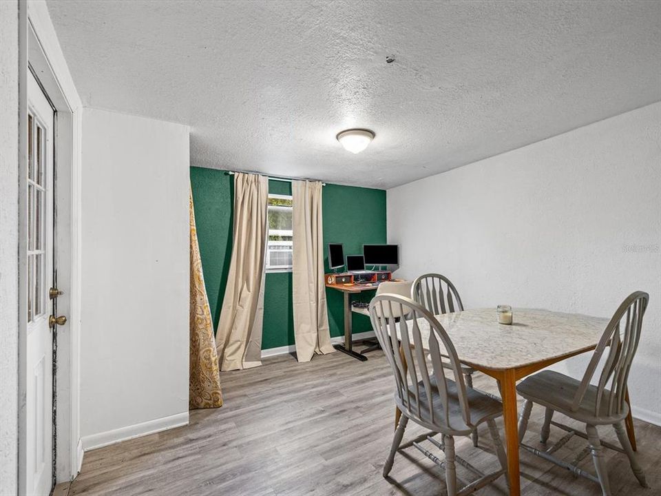 For Sale: $235,000 (2 beds, 1 baths, 852 Square Feet)