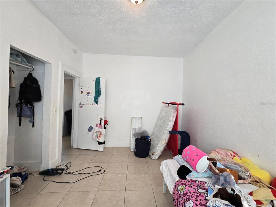 En Venta: $399,000 (4 camas, 0 baños, 1448 Pies cuadrados)