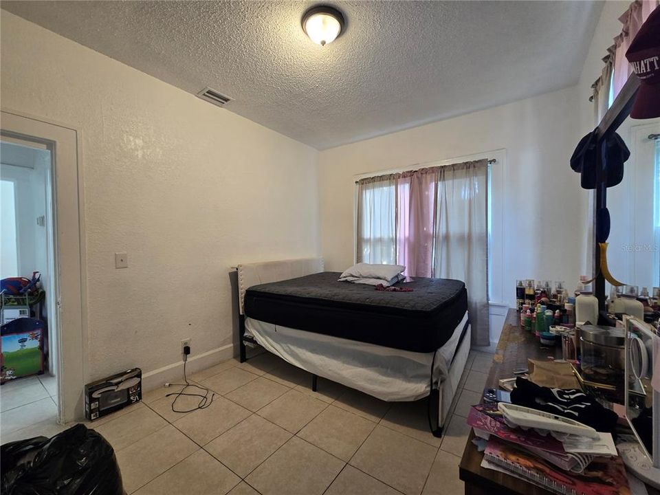 En Venta: $399,000 (4 camas, 0 baños, 1448 Pies cuadrados)