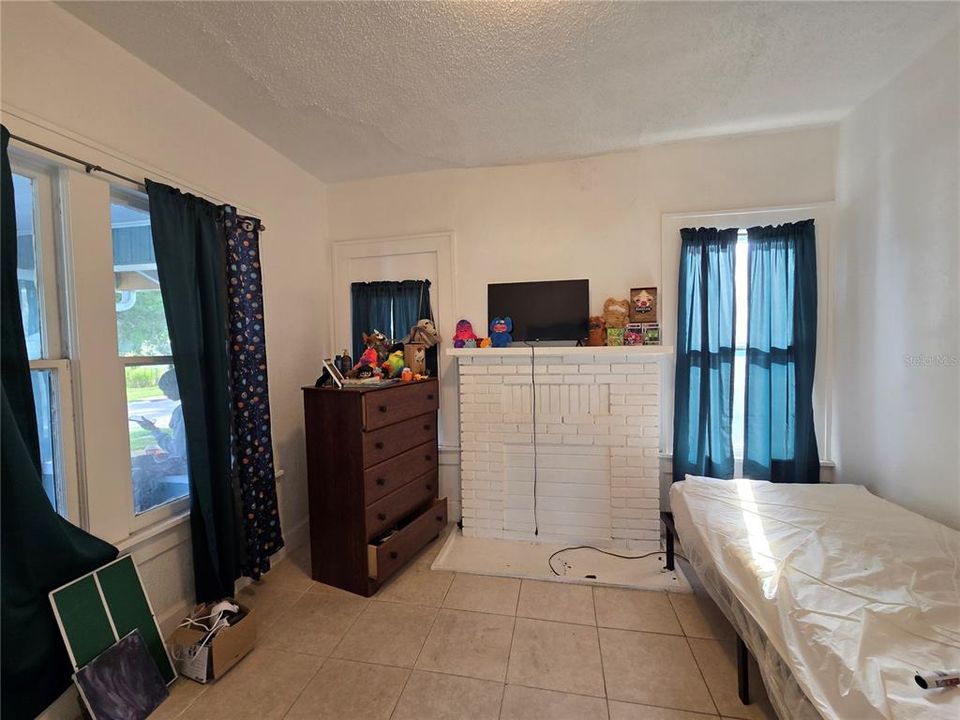 En Venta: $399,000 (4 camas, 0 baños, 1448 Pies cuadrados)