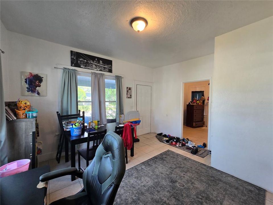 En Venta: $399,000 (4 camas, 0 baños, 1448 Pies cuadrados)