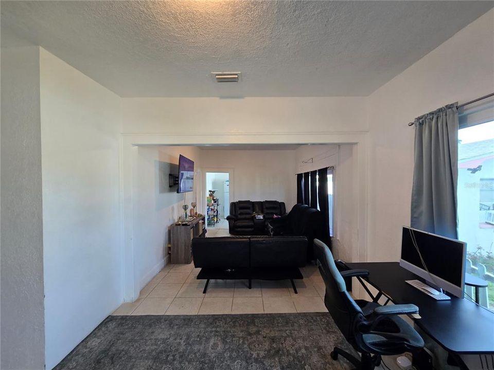 En Venta: $399,000 (4 camas, 0 baños, 1448 Pies cuadrados)