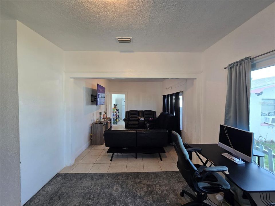 En Venta: $399,000 (4 camas, 0 baños, 1448 Pies cuadrados)