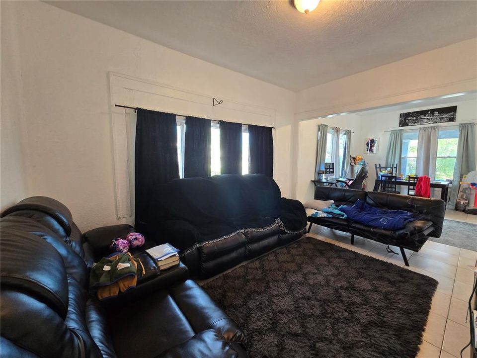 En Venta: $399,000 (4 camas, 0 baños, 1448 Pies cuadrados)
