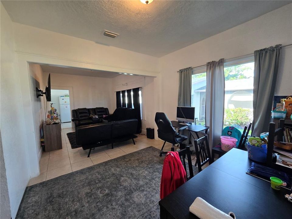 En Venta: $399,000 (4 camas, 0 baños, 1448 Pies cuadrados)