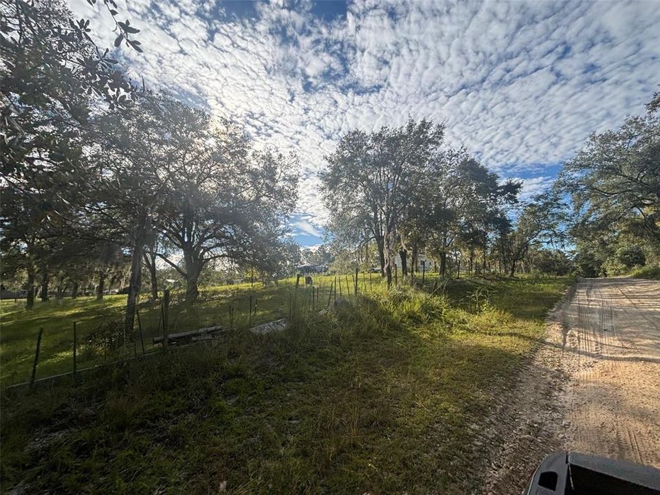 На продажу: $70,000 (1.25 acres)