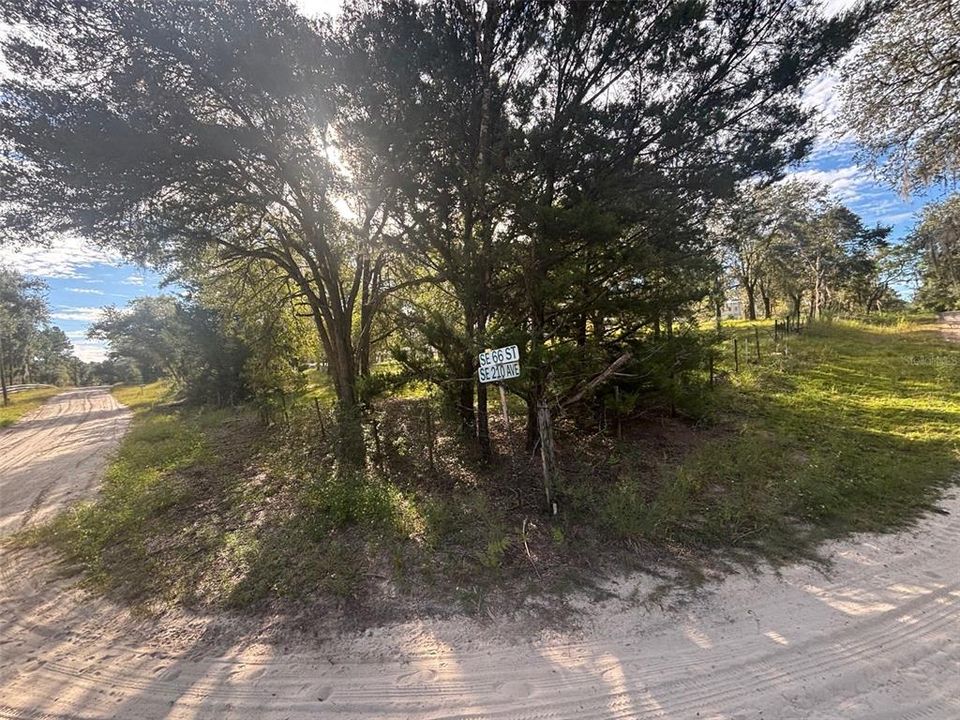 На продажу: $70,000 (1.25 acres)