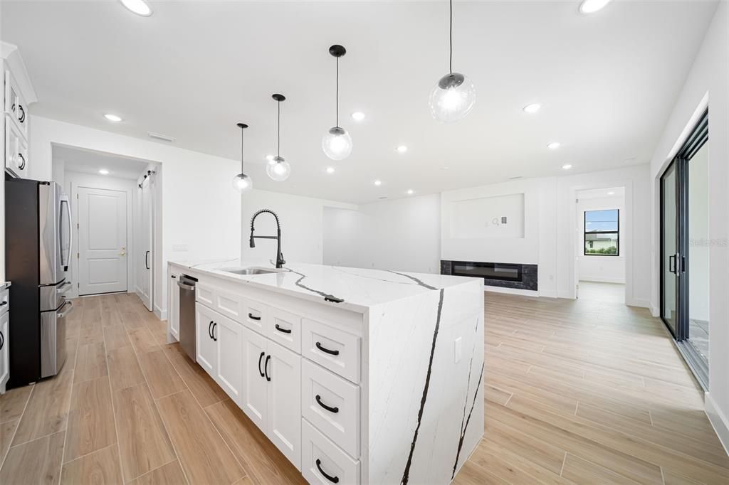 На продажу: $649,990 (3 спален, 2 ванн, 2201 Квадратных фут)
