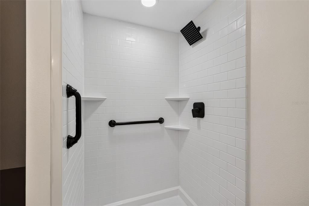 На продажу: $449,999 (4 спален, 2 ванн, 2304 Квадратных фут)