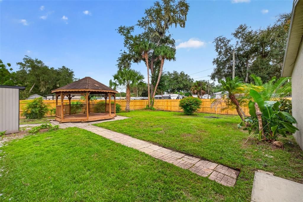 На продажу: $449,999 (4 спален, 2 ванн, 2304 Квадратных фут)