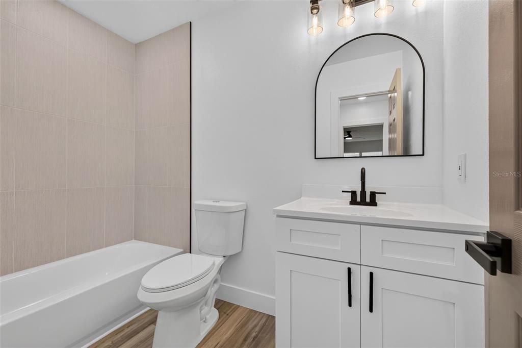 На продажу: $449,999 (4 спален, 2 ванн, 2304 Квадратных фут)
